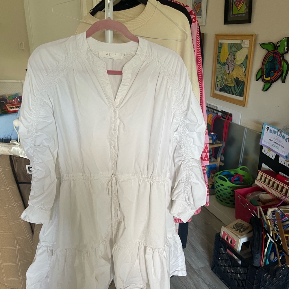 ASTR Crisp White Blouse